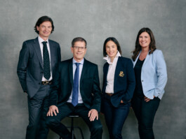  Professionelle Industriefotografie, Businessfotografie und Employer-Branding-Fotografie für Unternehmen, Handwerk und Industrie in Österreich (Tirol/Innsbruck, Vorarlberg/Bregenz/Feldkirch/Bludenz, Oberösterreich/Linz, Südtirol/Bozen und Bayern/München – Produktionsaufnahmen, Mitarbeiterporträts und Anwendungsbilder.