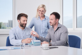 Professionelle Industriefotografie, Businessfotografie und Employer-Branding-Fotografie für Unternehmen, Handwerk und Industrie in Österreich (Tirol/Innsbruck, Vorarlberg/Bregenz/Feldkirch/Bludenz, Oberösterreich/Linz, Südtirol/Bozen und Bayern/München – Produktionsaufnahmen, Mitarbeiterporträts und Anwendungsbilder.