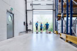 Professionelle Industriefotografie, Businessfotografie und Employer-Branding-Fotografie für Unternehmen, Handwerk und Industrie in Österreich (Tirol/Innsbruck, Vorarlberg/Bregenz/Feldkirch/Bludenz, Oberösterreich/Linz, Südtirol/Bozen und Bayern/München – Produktionsaufnahmen, Mitarbeiterporträts und Anwendungsbilder.