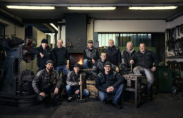  Professionelle Industriefotografie, Businessfotografie und Employer-Branding-Fotografie für Unternehmen, Handwerk und Industrie in Österreich (Tirol/Innsbruck, Vorarlberg/Bregenz/Feldkirch/Bludenz, Oberösterreich/Linz, Südtirol/Bozen und Bayern/München – Produktionsaufnahmen, Mitarbeiterporträts und Anwendungsbilder.