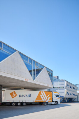  Professionelle Industriefotografie, Businessfotografie und Employer-Branding-Fotografie für Unternehmen, Handwerk und Industrie in Österreich (Tirol/Innsbruck, Vorarlberg/Bregenz/Feldkirch/Bludenz, Oberösterreich/Linz, Südtirol/Bozen und Bayern/München – Produktionsaufnahmen, Mitarbeiterporträts und Anwendungsbilder.