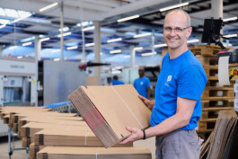 Professionelle Industriefotografie, Businessfotografie und Employer-Branding-Fotografie für Unternehmen, Handwerk und Industrie in Österreich (Tirol/Innsbruck, Vorarlberg/Bregenz/Feldkirch/Bludenz, Oberösterreich/Linz, Südtirol/Bozen und Bayern/München – Produktionsaufnahmen, Mitarbeiterporträts und Anwendungsbilder.