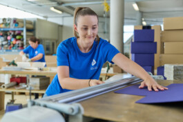  Professionelle Industriefotografie, Businessfotografie und Employer-Branding-Fotografie für Unternehmen, Handwerk und Industrie in Österreich (Tirol/Innsbruck, Vorarlberg/Bregenz/Feldkirch/Bludenz, Oberösterreich/Linz, Südtirol/Bozen und Bayern/München – Produktionsaufnahmen, Mitarbeiterporträts und Anwendungsbilder.