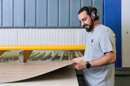 Industriefotograf Südtirol bei der Arbeit, hochwertige Fotos von Industrieanlagen in Bozen, Meran, Brixen. Professionelle Industriefotografie, Businessfotografie und Employer-Branding-Fotografie für Unternehmen, Handwerk und Industrie in Österreich (Tirol/Innsbruck, Vorarlberg/Bregenz/Feldkirch/Bludenz, Oberösterreich/Linz, Südtirol/Bozen und Bayern/München – Produktionsaufnahmen, Mitarbeiterporträts und Anwendungsbilder.