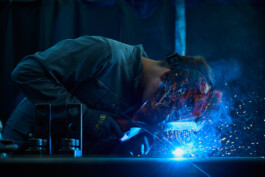  Professionelle Industriefotografie, Businessfotografie und Employer-Branding-Fotografie für Unternehmen, Handwerk und Industrie in Österreich (Tirol/Innsbruck, Vorarlberg/Bregenz/Feldkirch/Bludenz, Oberösterreich/Linz, Südtirol/Bozen und Bayern/München – Produktionsaufnahmen, Mitarbeiterporträts und Anwendungsbilder.