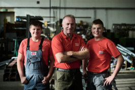 Professionelle Industriefotografie, Businessfotografie und Employer-Branding-Fotografie für Unternehmen, Handwerk und Industrie in Österreich (Tirol/Innsbruck, Vorarlberg/Bregenz/Feldkirch/Bludenz, Oberösterreich/Linz, Südtirol/Bozen und Bayern/München – Produktionsaufnahmen, Mitarbeiterporträts und Anwendungsbilder.