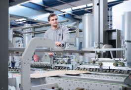 Professionelle Industriefotografie, Businessfotografie und Employer-Branding-Fotografie für Unternehmen, Handwerk und Industrie in Österreich (Tirol/Innsbruck, Vorarlberg/Bregenz/Feldkirch/Bludenz, Oberösterreich/Linz, Südtirol/Bozen und Bayern/München – Produktionsaufnahmen, Mitarbeiterporträts und Anwendungsbilder.