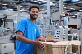 Professionelle Industriefotografie in Oberösterreich, Industriefotograf dokumentiert Produktionsprozesse in Linz, Wels, Steyr. Professionelle Industriefotografie, Businessfotografie und Employer-Branding-Fotografie für Unternehmen, Handwerk und Industrie in Österreich (Tirol/Innsbruck, Vorarlberg/Bregenz/Feldkirch/Bludenz, Oberösterreich/Linz, Südtirol/Bozen und Bayern/München – Produktionsaufnahmen, Mitarbeiterporträts und Anwendungsbilder.