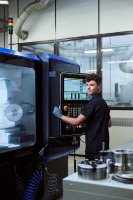  Professionelle Industriefotografie, Businessfotografie und Employer-Branding-Fotografie für Unternehmen, Handwerk und Industrie in Österreich (Tirol/Innsbruck, Vorarlberg/Bregenz/Feldkirch/Bludenz, Oberösterreich/Linz, Südtirol/Bozen und Bayern/München – Produktionsaufnahmen, Mitarbeiterporträts und Anwendungsbilder.