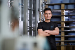 Industriefotograf fotografiert Produktionsprozesse und Industrieanlagen in Salzburg Stadt, Hallein und St. Johann. Professionelle Industriefotografie, Businessfotografie und Employer-Branding-Fotografie für Unternehmen, Handwerk und Industrie in Österreich (Tirol/Innsbruck, Vorarlberg/Bregenz/Feldkirch/Bludenz, Oberösterreich/Linz, Südtirol/Bozen und Bayern/München – Produktionsaufnahmen, Mitarbeiterporträts und Anwendungsbilder.