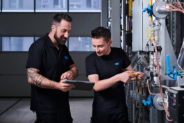 Professionelle Industriefotografie, Businessfotografie und Employer-Branding-Fotografie für Unternehmen, Handwerk und Industrie in Österreich (Tirol/Innsbruck, Vorarlberg/Bregenz/Feldkirch/Bludenz, Oberösterreich/Linz, Südtirol/Bozen und Bayern/München – Produktionsaufnahmen, Mitarbeiterporträts und Anwendungsbilder.