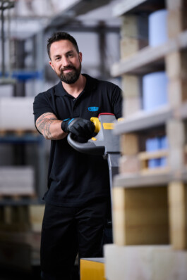  Professionelle Industriefotografie, Businessfotografie und Employer-Branding-Fotografie für Unternehmen, Handwerk und Industrie in Österreich (Tirol/Innsbruck, Vorarlberg/Bregenz/Feldkirch/Bludenz, Oberösterreich/Linz, Südtirol/Bozen und Bayern/München – Produktionsaufnahmen, Mitarbeiterporträts und Anwendungsbilder.