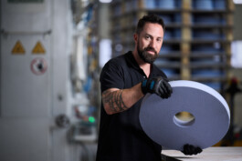 Professionelle Industriefotografie in Oberösterreich, Industriefotograf dokumentiert Produktionsprozesse in Linz, Wels, Steyr. Professionelle Industriefotografie, Businessfotografie und Employer-Branding-Fotografie für Unternehmen, Handwerk und Industrie in Österreich (Tirol/Innsbruck, Vorarlberg/Bregenz/Feldkirch/Bludenz, Oberösterreich/Linz, Südtirol/Bozen und Bayern/München – Produktionsaufnahmen, Mitarbeiterporträts und Anwendungsbilder.