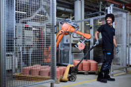 Professionelle Industriefotografie, Businessfotografie und Employer-Branding-Fotografie für Unternehmen, Handwerk und Industrie in Österreich (Tirol/Innsbruck, Vorarlberg/Bregenz/Feldkirch/Bludenz, Oberösterreich/Linz, Südtirol/Bozen und Bayern/München – Produktionsaufnahmen, Mitarbeiterporträts und Anwendungsbilder.