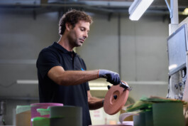 Professionelle Industriefotografie, Businessfotografie und Employer-Branding-Fotografie für Unternehmen, Handwerk und Industrie in Österreich (Tirol/Innsbruck, Vorarlberg/Bregenz/Feldkirch/Bludenz, Oberösterreich/Linz, Südtirol/Bozen und Bayern/München – Produktionsaufnahmen, Mitarbeiterporträts und Anwendungsbilder.