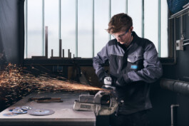 Professionelle Industriefotografie, Businessfotografie und Employer-Branding-Fotografie für Unternehmen, Handwerk und Industrie in Österreich (Tirol/Innsbruck, Vorarlberg/Bregenz/Feldkirch/Bludenz, Oberösterreich/Linz, Südtirol/Bozen und Bayern/München – Produktionsaufnahmen, Mitarbeiterporträts und Anwendungsbilder.