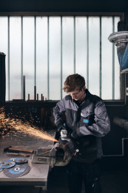 Industriefotograf Vorarlberg – moderne Industriefotografie für Betriebe jeder Größe Professionelle Industriefotografie, Businessfotografie und Employer-Branding-Fotografie für Unternehmen, Handwerk und Industrie in Österreich (Tirol/Innsbruck, Vorarlberg/Bregenz/Feldkirch/Bludenz, Oberösterreich/Linz, Südtirol/Bozen und Bayern/München – Produktionsaufnahmen, Mitarbeiterporträts und Anwendungsbilder.