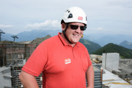 Professionelle Industriefotografie, Businessfotografie und Employer-Branding-Fotografie für Unternehmen, Handwerk und Industrie in Österreich (Tirol/Innsbruck, Vorarlberg/Bregenz/Feldkirch/Bludenz, Oberösterreich/Linz, Südtirol/Bozen und Bayern/München – Produktionsaufnahmen, Mitarbeiterporträts und Anwendungsbilder.