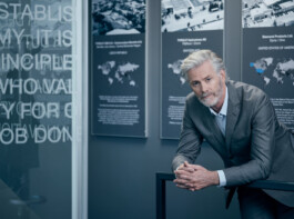 Professionelle Industriefotografie, Businessfotografie und Employer-Branding-Fotografie für Unternehmen, Handwerk und Industrie in Österreich (Tirol/Innsbruck, Vorarlberg/Bregenz/Feldkirch/Bludenz, Oberösterreich/Linz, Südtirol/Bozen und Bayern/München – Produktionsaufnahmen, Mitarbeiterporträts und Anwendungsbilder.