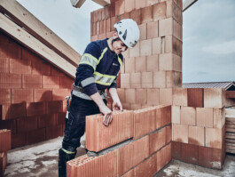  Professionelle Industriefotografie, Businessfotografie und Employer-Branding-Fotografie für Unternehmen, Handwerk und Industrie in Österreich (Tirol/Innsbruck, Vorarlberg/Bregenz/Feldkirch/Bludenz, Oberösterreich/Linz, Südtirol/Bozen und Bayern/München – Produktionsaufnahmen, Mitarbeiterporträts und Anwendungsbilder.