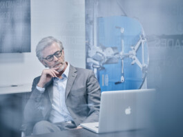 Professionelle Industriefotografie Vorarlberg: Mitarbeiter und Maschinen in Feldkirch, Bludenz, Dornbirn. Professionelle Industriefotografie, Businessfotografie und Employer-Branding-Fotografie für Unternehmen, Handwerk und Industrie in Österreich (Tirol/Innsbruck, Vorarlberg/Bregenz/Feldkirch/Bludenz, Oberösterreich/Linz, Südtirol/Bozen und Bayern/München – Produktionsaufnahmen, Mitarbeiterporträts und Anwendungsbilder.