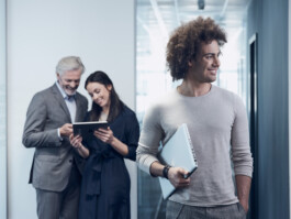  Professionelle Industriefotografie, Businessfotografie und Employer-Branding-Fotografie für Unternehmen, Handwerk und Industrie in Österreich (Tirol/Innsbruck, Vorarlberg/Bregenz/Feldkirch/Bludenz, Oberösterreich/Linz, Südtirol/Bozen und Bayern/München – Produktionsaufnahmen, Mitarbeiterporträts und Anwendungsbilder.