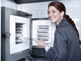  Professionelle Industriefotografie, Businessfotografie und Employer-Branding-Fotografie für Unternehmen, Handwerk und Industrie in Österreich (Tirol/Innsbruck, Vorarlberg/Bregenz/Feldkirch/Bludenz, Oberösterreich/Linz, Südtirol/Bozen und Bayern/München – Produktionsaufnahmen, Mitarbeiterporträts und Anwendungsbilder.