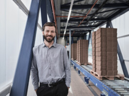 Industriefotograf fotografiert moderne Maschinen und Produktionsprozesse in Tirol, Innsbruck, Schwaz, Kufstein und Wörgl. Professionelle Industriefotografie, Businessfotografie und Employer-Branding-Fotografie für Unternehmen, Handwerk und Industrie in Österreich (Tirol/Innsbruck, Vorarlberg/Bregenz/Feldkirch/Bludenz, Oberösterreich/Linz, Südtirol/Bozen und Bayern/München – Produktionsaufnahmen, Mitarbeiterporträts und Anwendungsbilder.