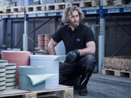  Professionelle Industriefotografie, Businessfotografie und Employer-Branding-Fotografie für Unternehmen, Handwerk und Industrie in Österreich (Tirol/Innsbruck, Vorarlberg/Bregenz/Feldkirch/Bludenz, Oberösterreich/Linz, Südtirol/Bozen und Bayern/München – Produktionsaufnahmen, Mitarbeiterporträts und Anwendungsbilder.