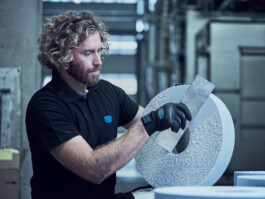 Professionelle Industriefotografie, Businessfotografie und Employer-Branding-Fotografie für Unternehmen, Handwerk und Industrie in Österreich (Tirol/Innsbruck, Vorarlberg/Bregenz/Feldkirch/Bludenz, Oberösterreich/Linz, Südtirol/Bozen und Bayern/München – Produktionsaufnahmen, Mitarbeiterporträts und Anwendungsbilder.