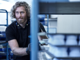 Professionelle Industriefotografie, Businessfotografie und Employer-Branding-Fotografie für Unternehmen, Handwerk und Industrie in Österreich (Tirol/Innsbruck, Vorarlberg/Bregenz/Feldkirch/Bludenz, Oberösterreich/Linz, Südtirol/Bozen und Bayern/München – Produktionsaufnahmen, Mitarbeiterporträts und Anwendungsbilder.