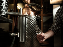  Professionelle Industriefotografie, Businessfotografie und Employer-Branding-Fotografie für Unternehmen, Handwerk und Industrie in Österreich (Tirol/Innsbruck, Vorarlberg/Bregenz/Feldkirch/Bludenz, Oberösterreich/Linz, Südtirol/Bozen und Bayern/München – Produktionsaufnahmen, Mitarbeiterporträts und Anwendungsbilder.