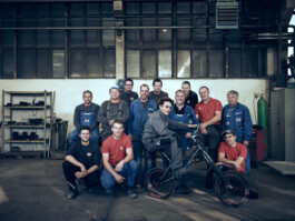  Professionelle Industriefotografie, Businessfotografie und Employer-Branding-Fotografie für Unternehmen, Handwerk und Industrie in Österreich (Tirol/Innsbruck, Vorarlberg/Bregenz/Feldkirch/Bludenz, Oberösterreich/Linz, Südtirol/Bozen und Bayern/München – Produktionsaufnahmen, Mitarbeiterporträts und Anwendungsbilder.