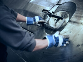  Professionelle Industriefotografie, Businessfotografie und Employer-Branding-Fotografie für Unternehmen, Handwerk und Industrie in Österreich (Tirol/Innsbruck, Vorarlberg/Bregenz/Feldkirch/Bludenz, Oberösterreich/Linz, Südtirol/Bozen und Bayern/München – Produktionsaufnahmen, Mitarbeiterporträts und Anwendungsbilder.