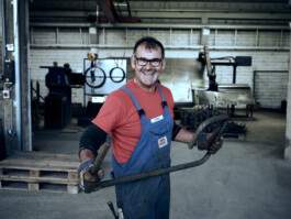  Professionelle Industriefotografie, Businessfotografie und Employer-Branding-Fotografie für Unternehmen, Handwerk und Industrie in Österreich (Tirol/Innsbruck, Vorarlberg/Bregenz/Feldkirch/Bludenz, Oberösterreich/Linz, Südtirol/Bozen und Bayern/München – Produktionsaufnahmen, Mitarbeiterporträts und Anwendungsbilder.