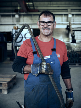 Professionelle Industriefotografie, Businessfotografie und Employer-Branding-Fotografie für Unternehmen, Handwerk und Industrie in Österreich (Tirol/Innsbruck, Vorarlberg/Bregenz/Feldkirch/Bludenz, Oberösterreich/Linz, Südtirol/Bozen und Bayern/München – Produktionsaufnahmen, Mitarbeiterporträts und Anwendungsbilder.