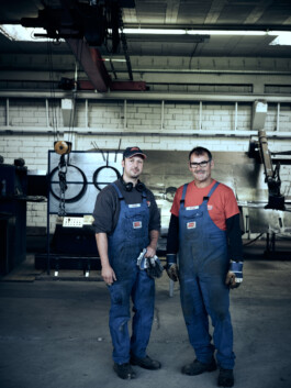  Professionelle Industriefotografie, Businessfotografie und Employer-Branding-Fotografie für Unternehmen, Handwerk und Industrie in Österreich (Tirol/Innsbruck, Vorarlberg/Bregenz/Feldkirch/Bludenz, Oberösterreich/Linz, Südtirol/Bozen und Bayern/München – Produktionsaufnahmen, Mitarbeiterporträts und Anwendungsbilder.