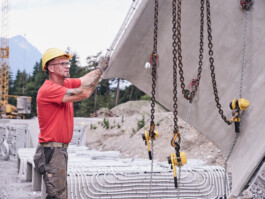 Professionelle Industriefotografie, Businessfotografie und Employer-Branding-Fotografie für Unternehmen, Handwerk und Industrie in Österreich (Tirol/Innsbruck, Vorarlberg/Bregenz/Feldkirch/Bludenz, Oberösterreich/Linz, Südtirol/Bozen und Bayern/München – Produktionsaufnahmen, Mitarbeiterporträts und Anwendungsbilder.