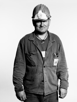 Professionelle Industriefotografie, Businessfotografie und Employer-Branding-Fotografie für Unternehmen, Handwerk und Industrie in Österreich (Tirol/Innsbruck, Vorarlberg/Bregenz/Feldkirch/Bludenz, Oberösterreich/Linz, Südtirol/Bozen und Bayern/München – Produktionsaufnahmen, Mitarbeiterporträts und Anwendungsbilder.