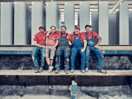 Professionelle Industriefotografie, Businessfotografie und Employer-Branding-Fotografie für Unternehmen, Handwerk und Industrie in Österreich (Tirol/Innsbruck, Vorarlberg/Bregenz/Feldkirch/Bludenz, Oberösterreich/Linz, Südtirol/Bozen und Bayern/München – Produktionsaufnahmen, Mitarbeiterporträts und Anwendungsbilder.