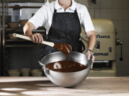  Professionelle Industriefotografie, Businessfotografie und Employer-Branding-Fotografie für Unternehmen, Handwerk und Industrie in Österreich (Tirol/Innsbruck, Vorarlberg/Bregenz/Feldkirch/Bludenz, Oberösterreich/Linz, Südtirol/Bozen und Bayern/München – Produktionsaufnahmen, Mitarbeiterporträts und Anwendungsbilder.