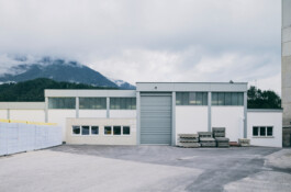  Professionelle Industriefotografie, Businessfotografie und Employer-Branding-Fotografie für Unternehmen, Handwerk und Industrie in Österreich (Tirol/Innsbruck, Vorarlberg/Bregenz/Feldkirch/Bludenz, Oberösterreich/Linz, Südtirol/Bozen und Bayern/München – Produktionsaufnahmen, Mitarbeiterporträts und Anwendungsbilder.