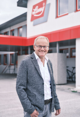  Professionelle Industriefotografie, Businessfotografie und Employer-Branding-Fotografie für Unternehmen, Handwerk und Industrie in Österreich (Tirol/Innsbruck, Vorarlberg/Bregenz/Feldkirch/Bludenz, Oberösterreich/Linz, Südtirol/Bozen und Bayern/München – Produktionsaufnahmen, Mitarbeiterporträts und Anwendungsbilder.