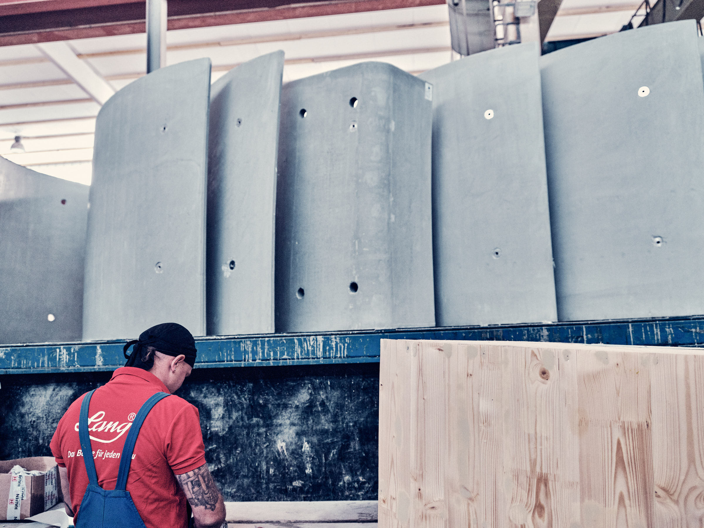  Professionelle Industriefotografie, Businessfotografie und Employer-Branding-Fotografie für Unternehmen, Handwerk und Industrie in Österreich (Tirol/Innsbruck, Vorarlberg/Bregenz/Feldkirch/Bludenz, Oberösterreich/Linz, Südtirol/Bozen und Bayern/München – Produktionsaufnahmen, Mitarbeiterporträts und Anwendungsbilder.