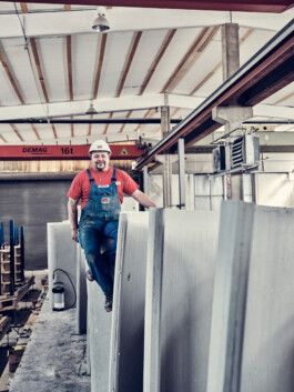  Professionelle Industriefotografie, Businessfotografie und Employer-Branding-Fotografie für Unternehmen, Handwerk und Industrie in Österreich (Tirol/Innsbruck, Vorarlberg/Bregenz/Feldkirch/Bludenz, Oberösterreich/Linz, Südtirol/Bozen und Bayern/München – Produktionsaufnahmen, Mitarbeiterporträts und Anwendungsbilder.