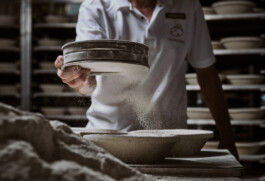 Professionelle Industriefotografie Südtirol: Maschinen, Werkhallen und Mitarbeiter in Bozen, Meran, Brixen. Professionelle Industriefotografie, Businessfotografie und Employer-Branding-Fotografie für Unternehmen, Handwerk und Industrie in Österreich (Tirol/Innsbruck, Vorarlberg/Bregenz/Feldkirch/Bludenz, Oberösterreich/Linz, Südtirol/Bozen und Bayern/München – Produktionsaufnahmen, Mitarbeiterporträts und Anwendungsbilder.