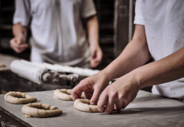 Professionelle Industriefotografie, Businessfotografie und Employer-Branding-Fotografie für Unternehmen, Handwerk und Industrie in Österreich (Tirol/Innsbruck, Vorarlberg/Bregenz/Feldkirch/Bludenz, Oberösterreich/Linz, Südtirol/Bozen und Bayern/München – Produktionsaufnahmen, Mitarbeiterporträts und Anwendungsbilder.