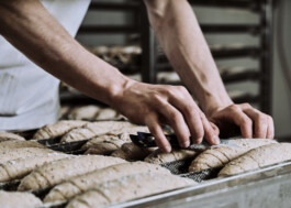 Professionelle Industriefotografie, Businessfotografie und Employer-Branding-Fotografie für Unternehmen, Handwerk und Industrie in Österreich (Tirol/Innsbruck, Vorarlberg/Bregenz/Feldkirch/Bludenz, Oberösterreich/Linz, Südtirol/Bozen und Bayern/München – Produktionsaufnahmen, Mitarbeiterporträts und Anwendungsbilder.