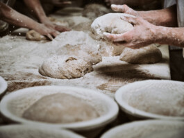 Professionelle Industriefotografie, Businessfotografie und Employer-Branding-Fotografie für Unternehmen, Handwerk und Industrie in Österreich (Tirol/Innsbruck, Vorarlberg/Bregenz/Feldkirch/Bludenz, Oberösterreich/Linz, Südtirol/Bozen und Bayern/München – Produktionsaufnahmen, Mitarbeiterporträts und Anwendungsbilder.